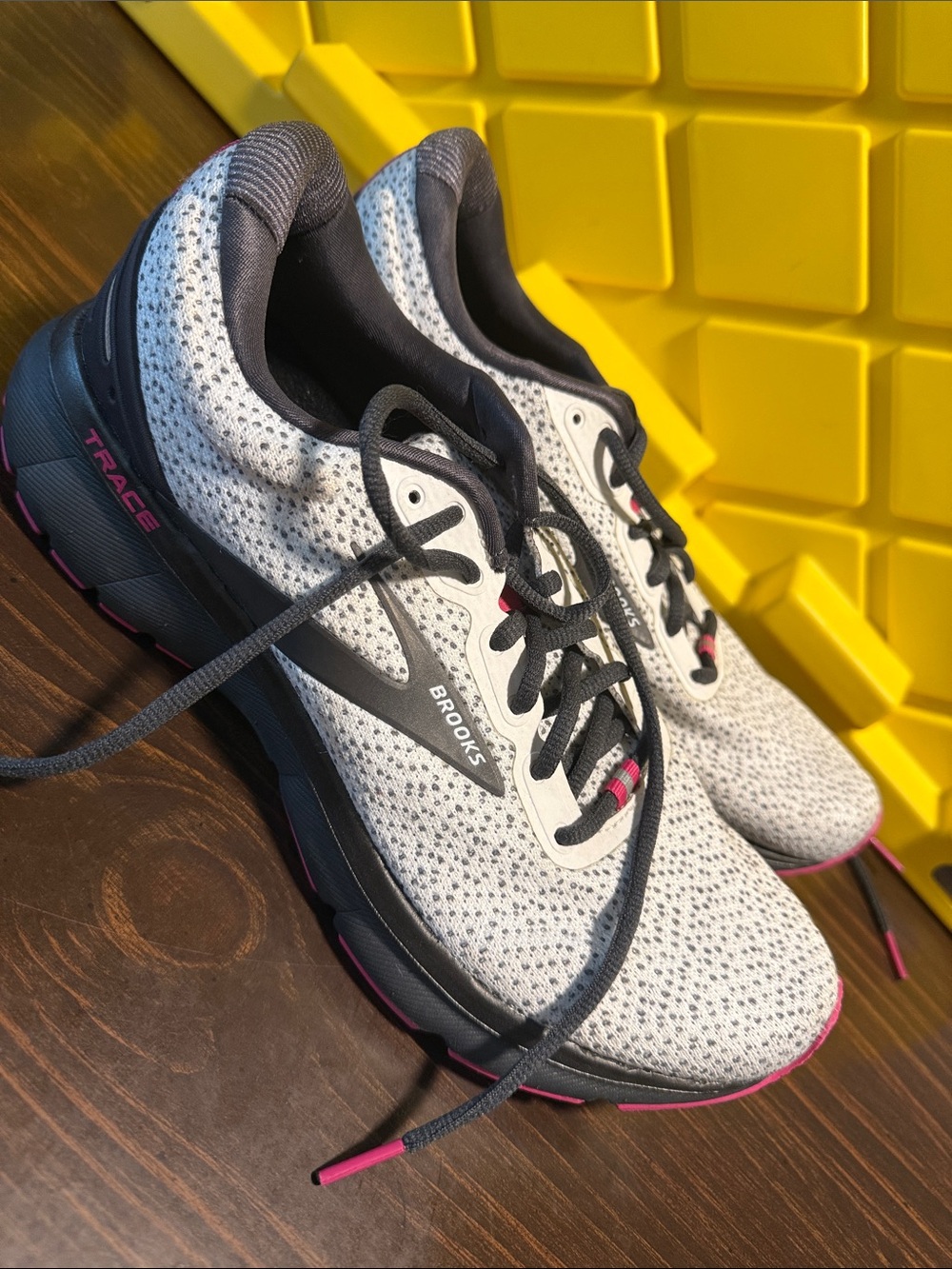 Brooks Women's White and Pink Athletic Running Shoes - Picture 2 of 4